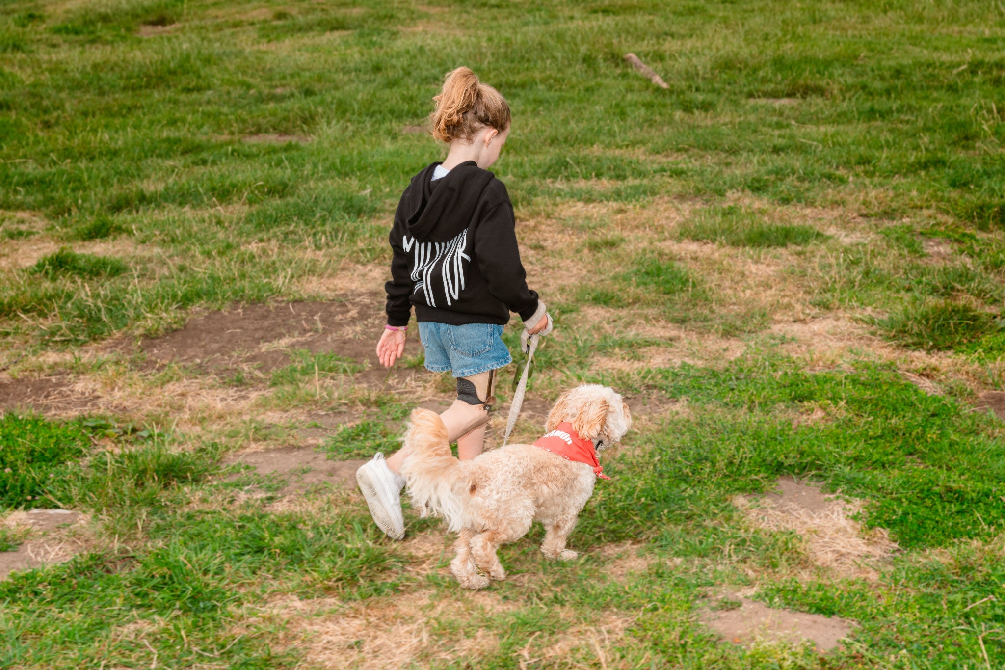 Mini sweat à capuche Miamor - noir et blanc