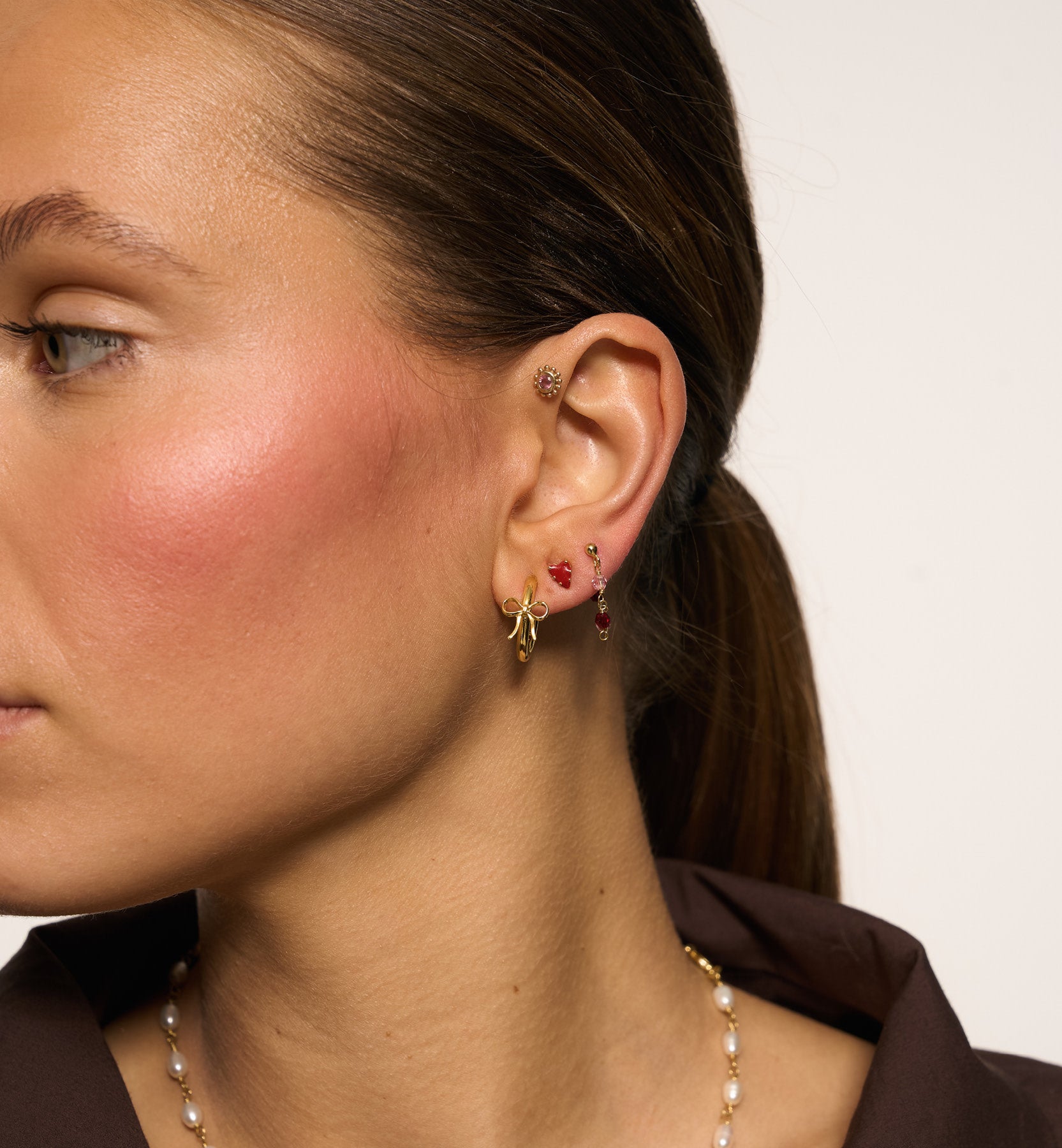 Single small bow hoop earring - gold