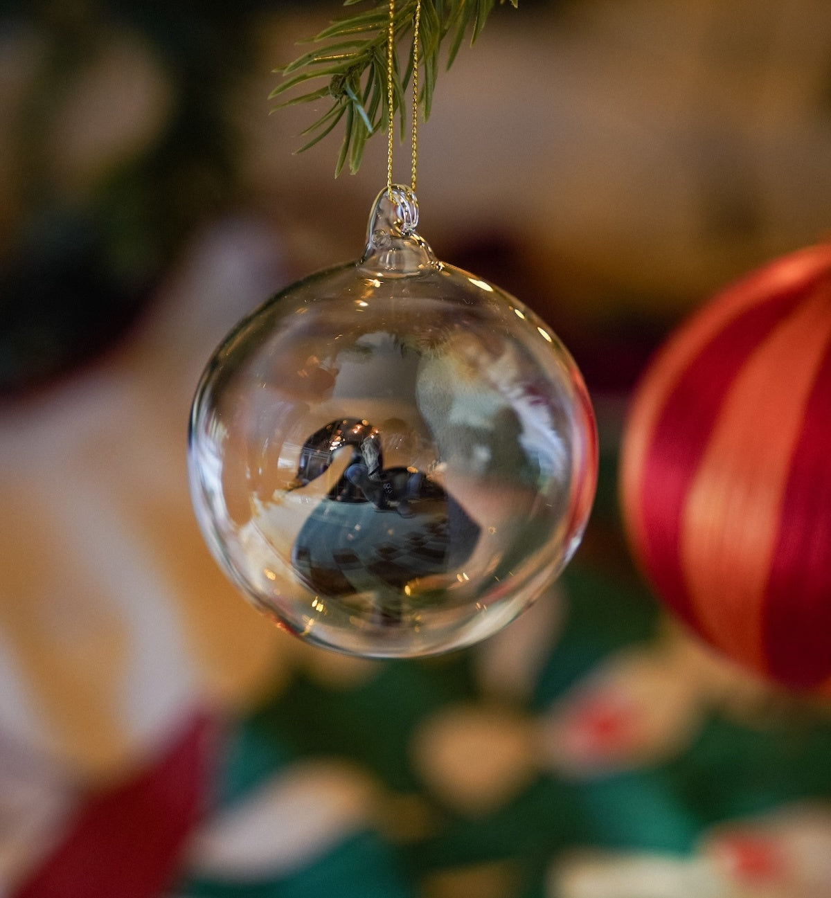 Graceful swan ornament