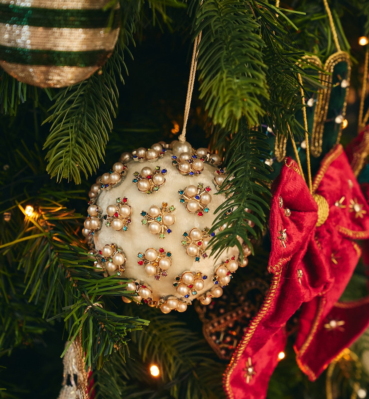 Pearly delight ivory ornament - White