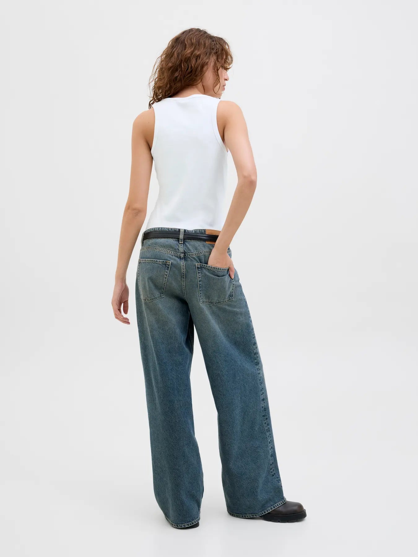 JXFRIDA U-NECK TOP - WHITE