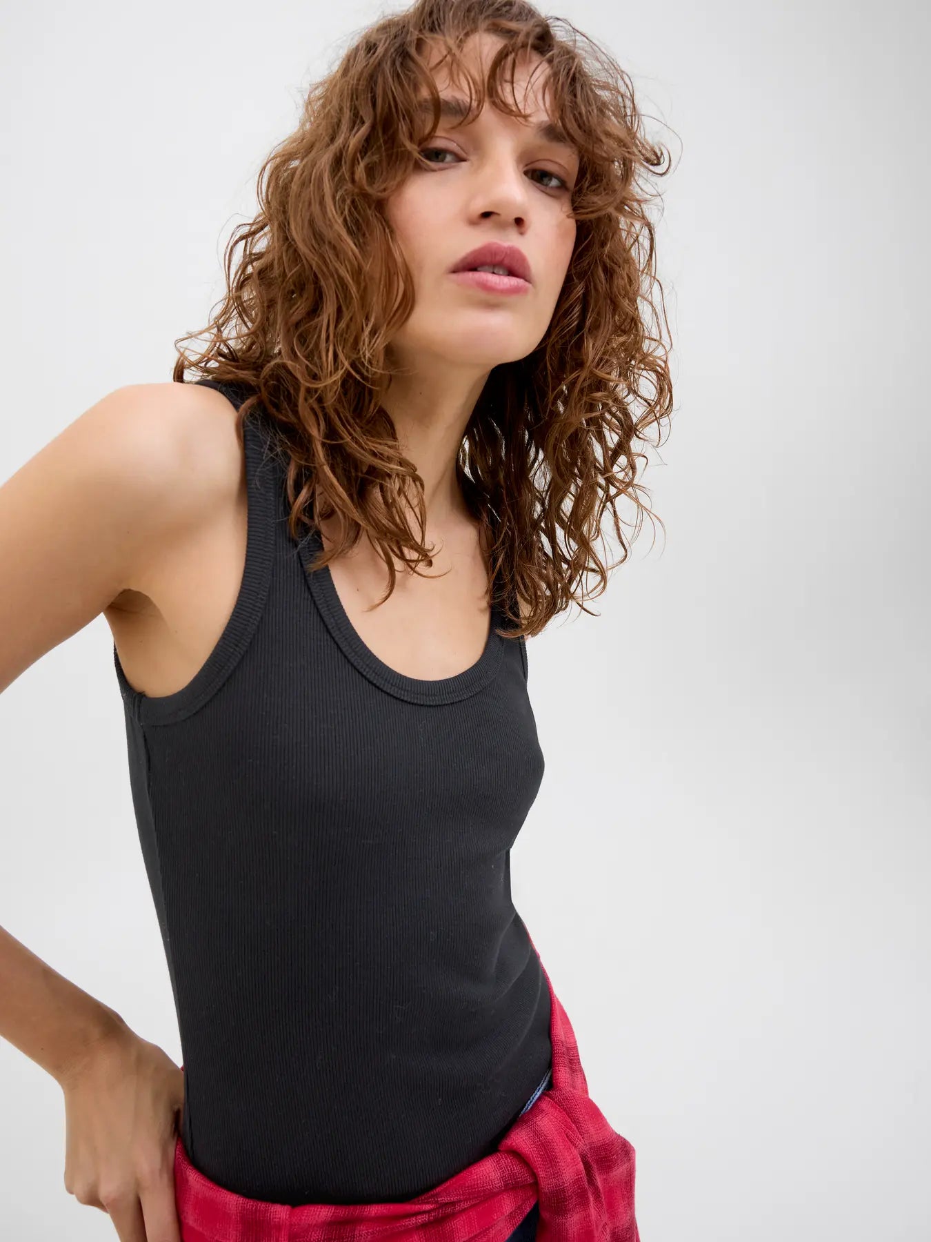 JXFRIDA U-NECK TOP - BLACK