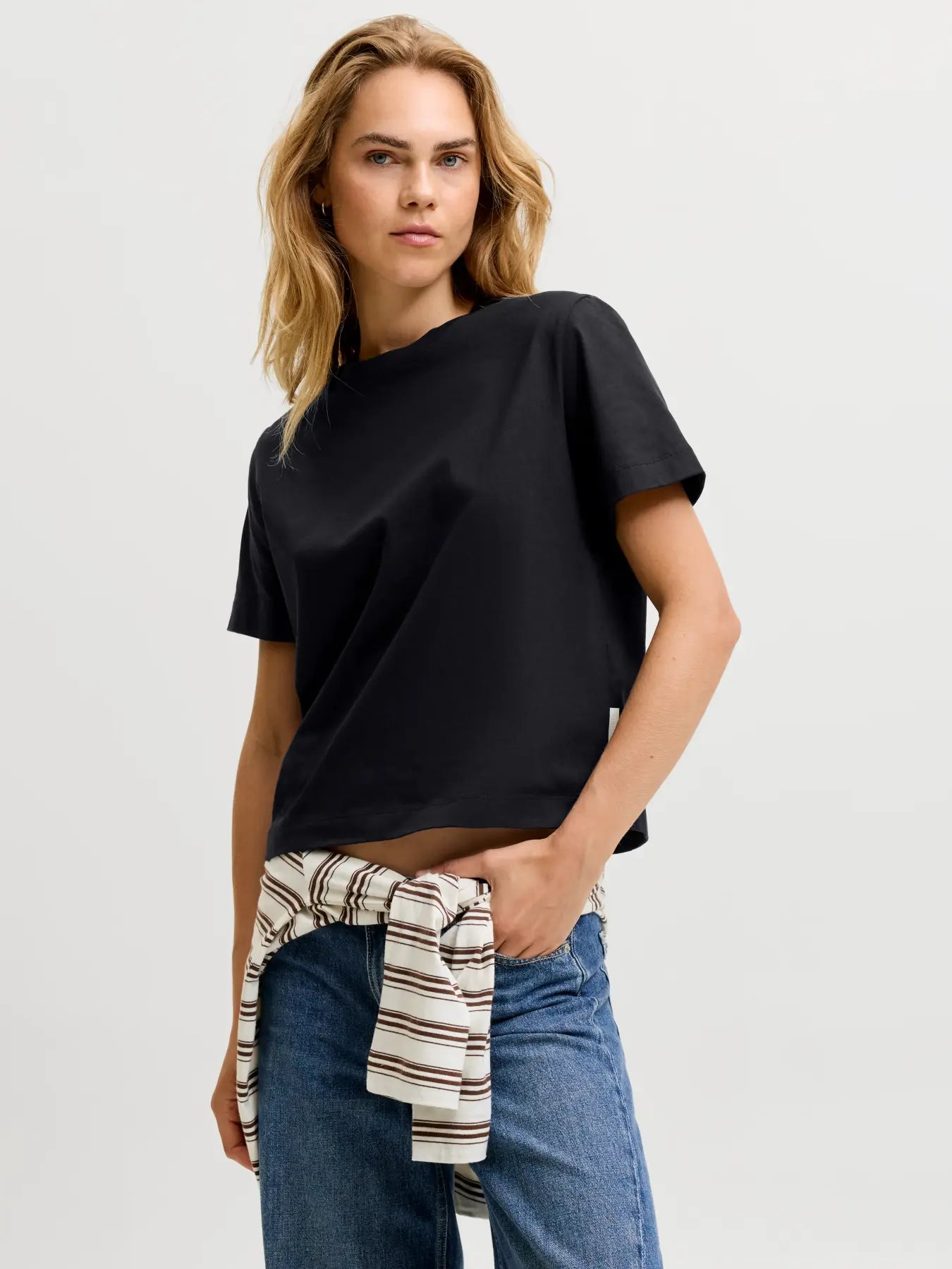 JXSOPHIA BOXY SS TEE - BLACK