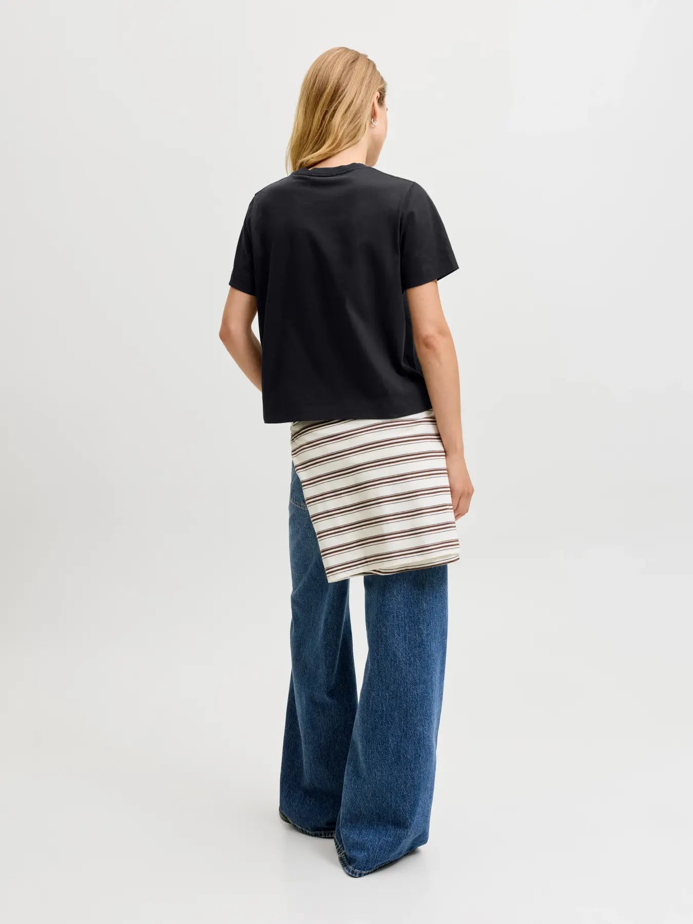 JXSOPHIA BOXY SS TEE - BLACK