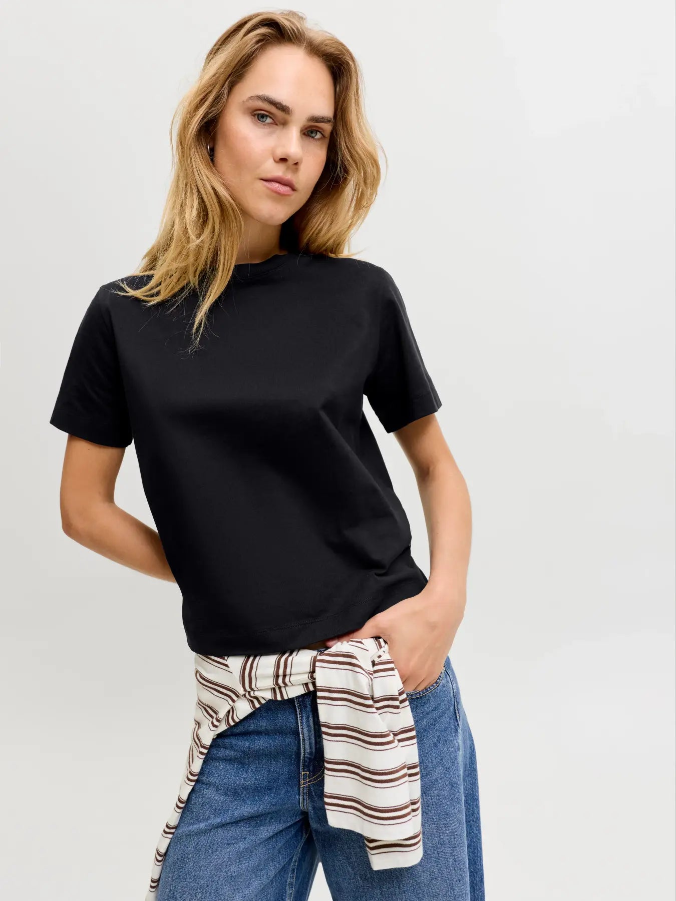 JXSOPHIA BOXY SS TEE - BLACK