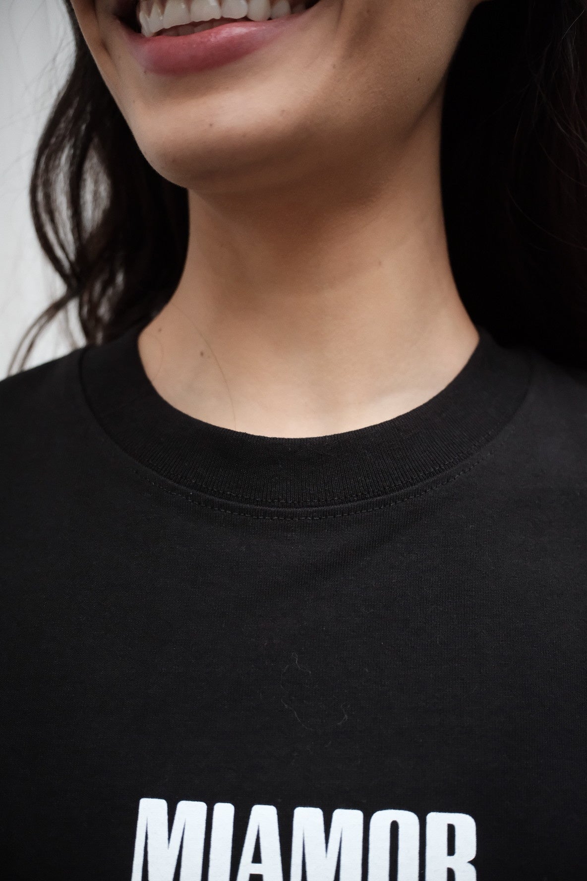 Miamor unisex T-shirt zwart - logo op de voorkant