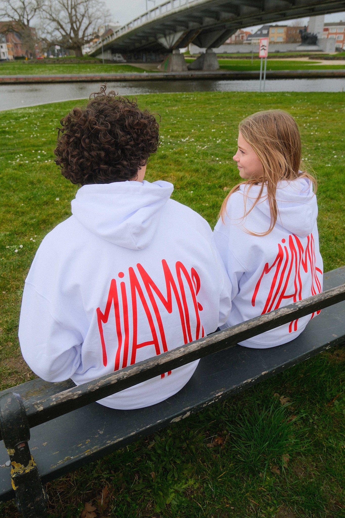 Miamor Supreme unisex hoodie - wit - rood logo