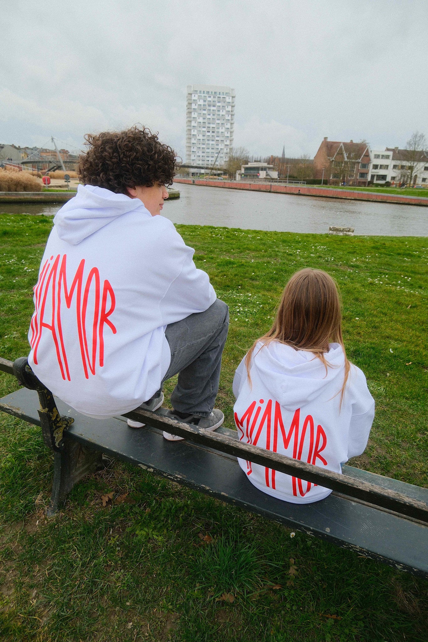 Miamor Supreme unisex hoodie - wit - rood logo