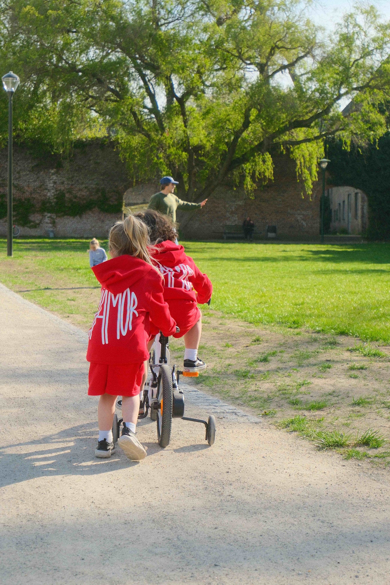 NOUVEAU - Mini sweat à capuche Supreme rouge et blanc avec logo