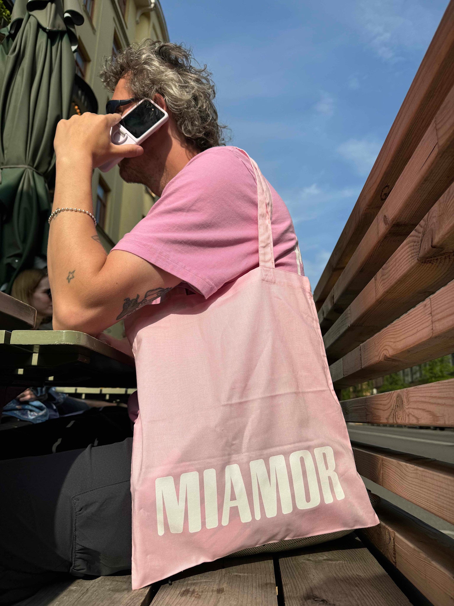 Miamor draagtas roze