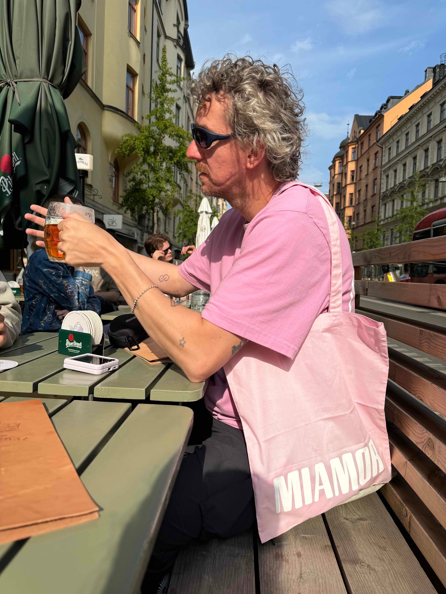 Miamor draagtas roze