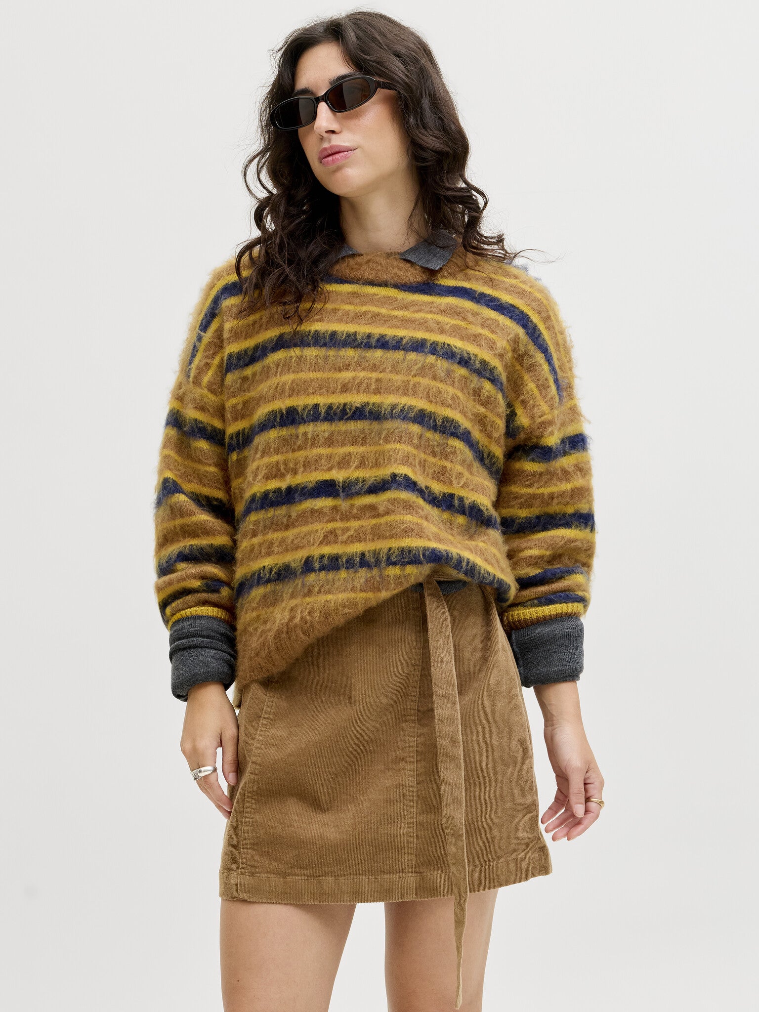 JXCALISTA T-SHIRT MET RONDE HALS - RUBBER/GOUDEN VLOKKEN