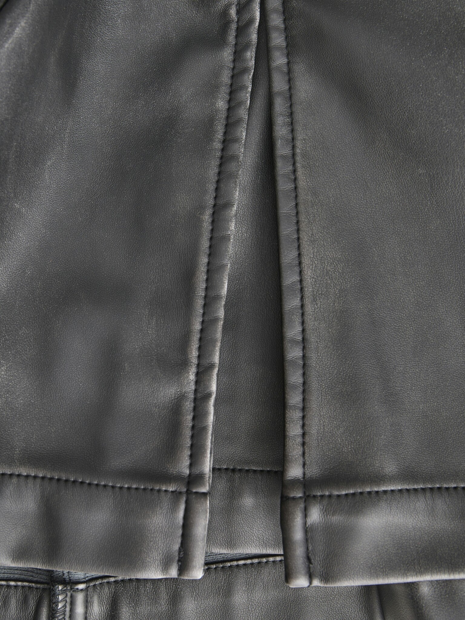 JXTORA GEPLOOIDE ROK MET WASSEN UITSTRALING - ZWART