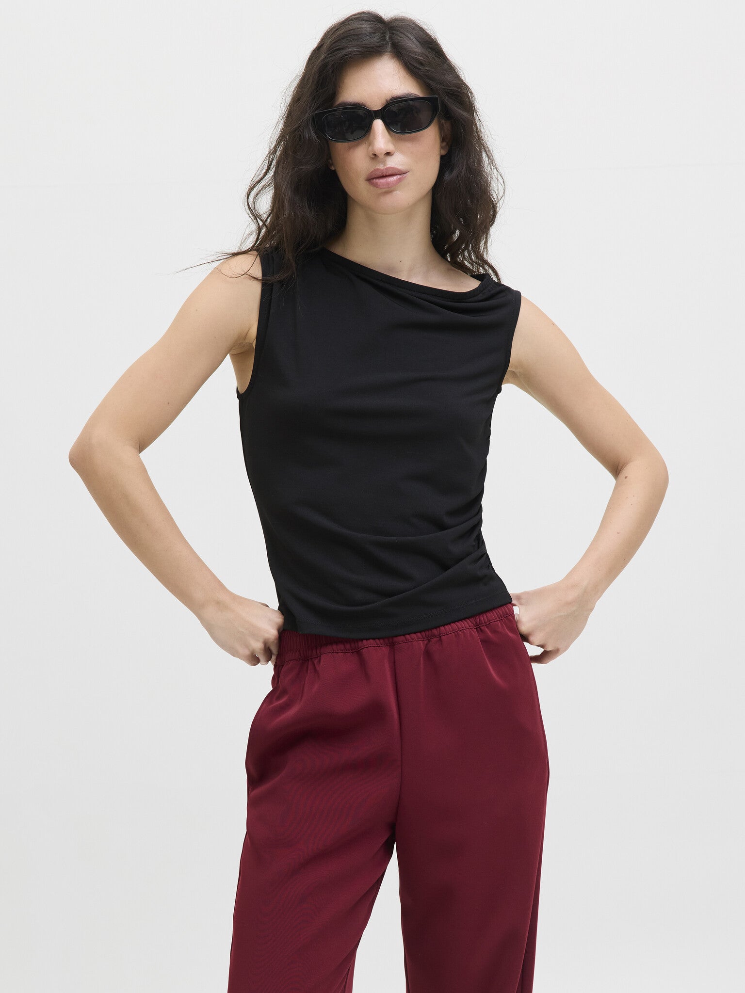 JXHOLLY ASYM TOP - BLACK