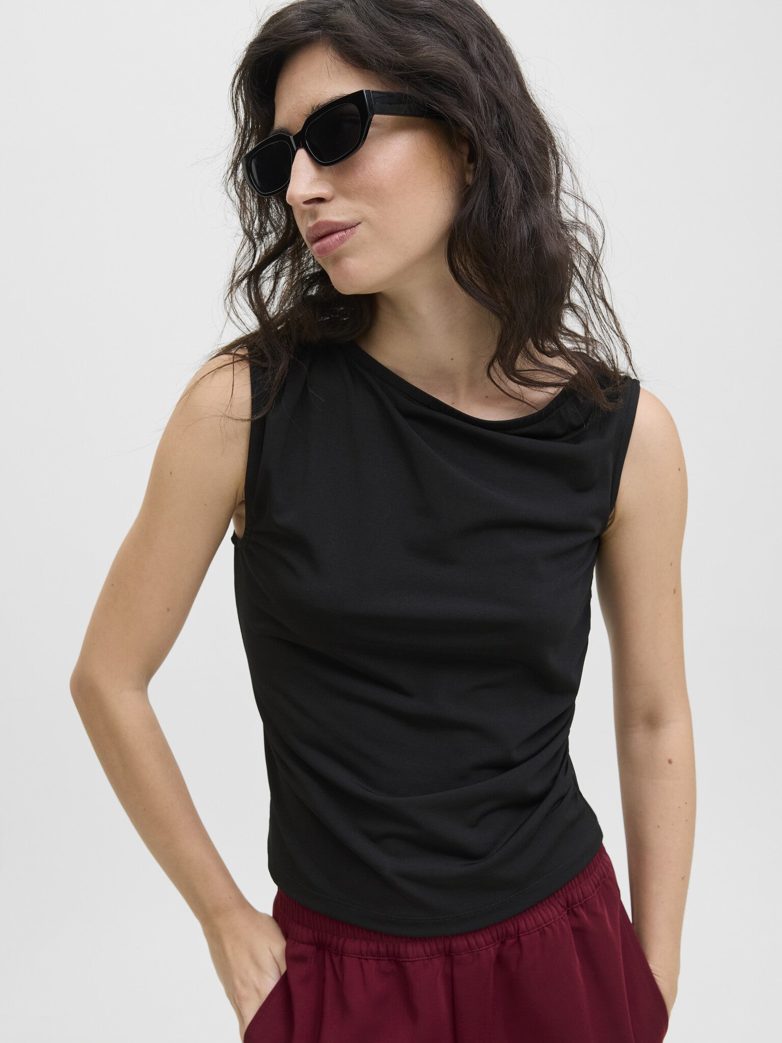 JXHOLLY ASYM TOP - BLACK