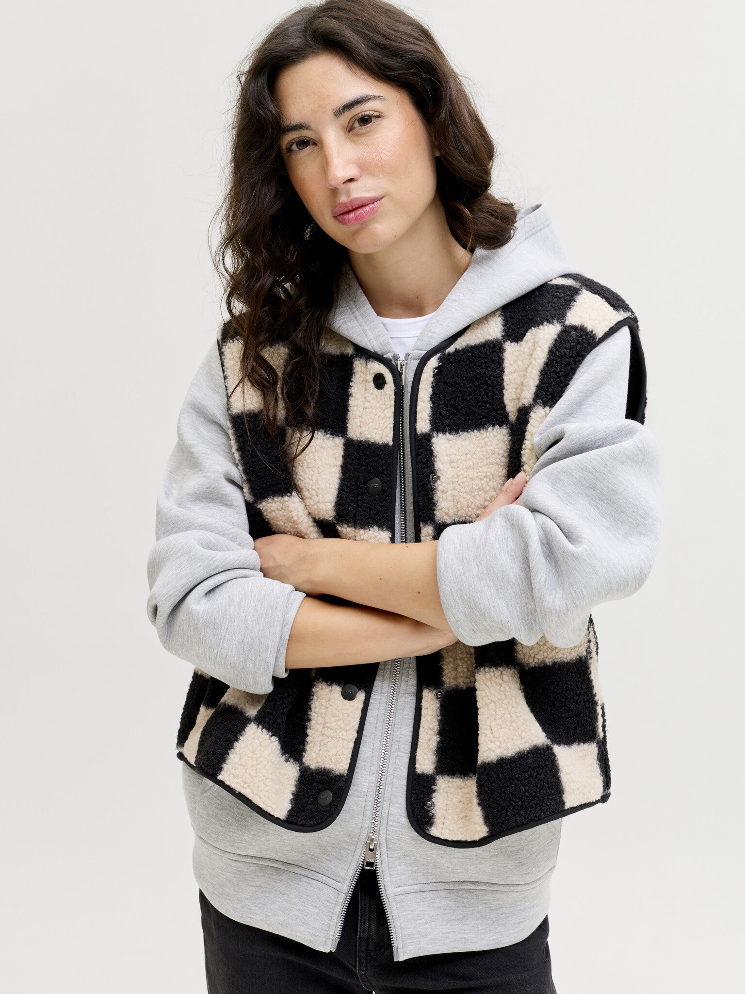 JXVERA GETUITTE TEDDYVEST - BOTWITTE RUITJES