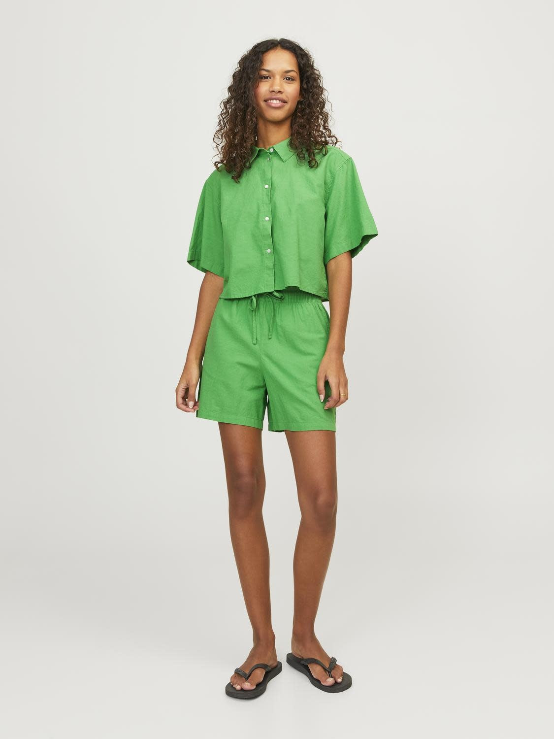 Short en lin mélangé JXAMY - Vert moyen
