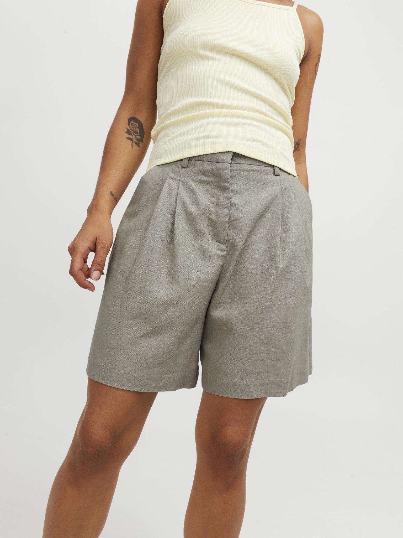 JXCIMBERLY LINEN HW SHORTS - FUNGI
