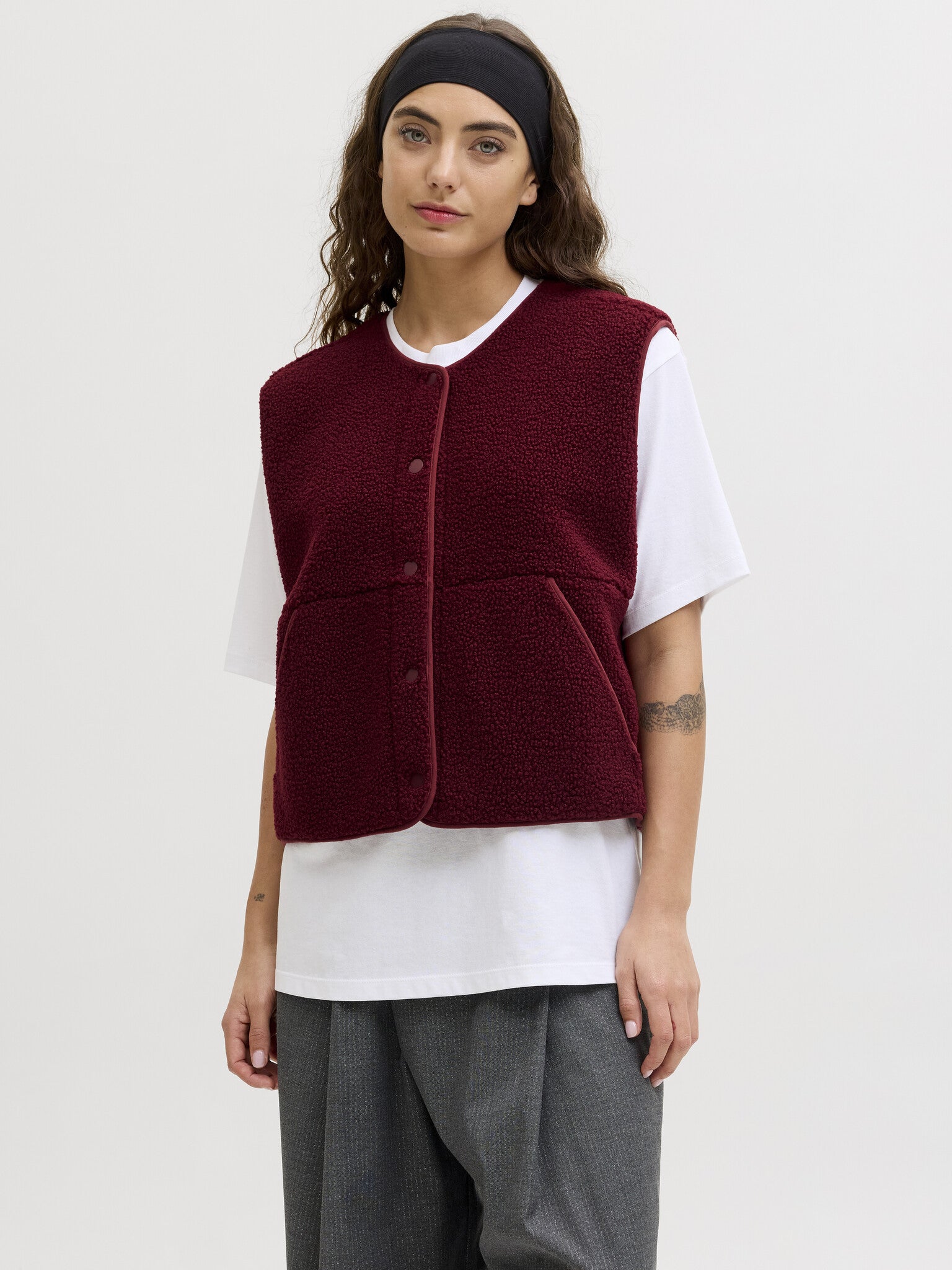 JXVERA TEDDY VEST - CABERNET