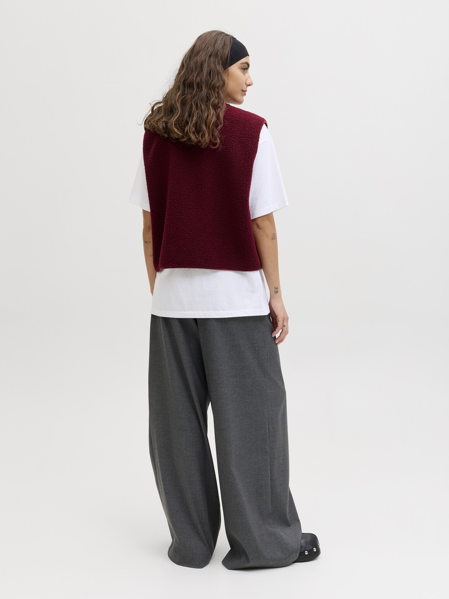 JXVERA TEDDY VEST - CABERNET