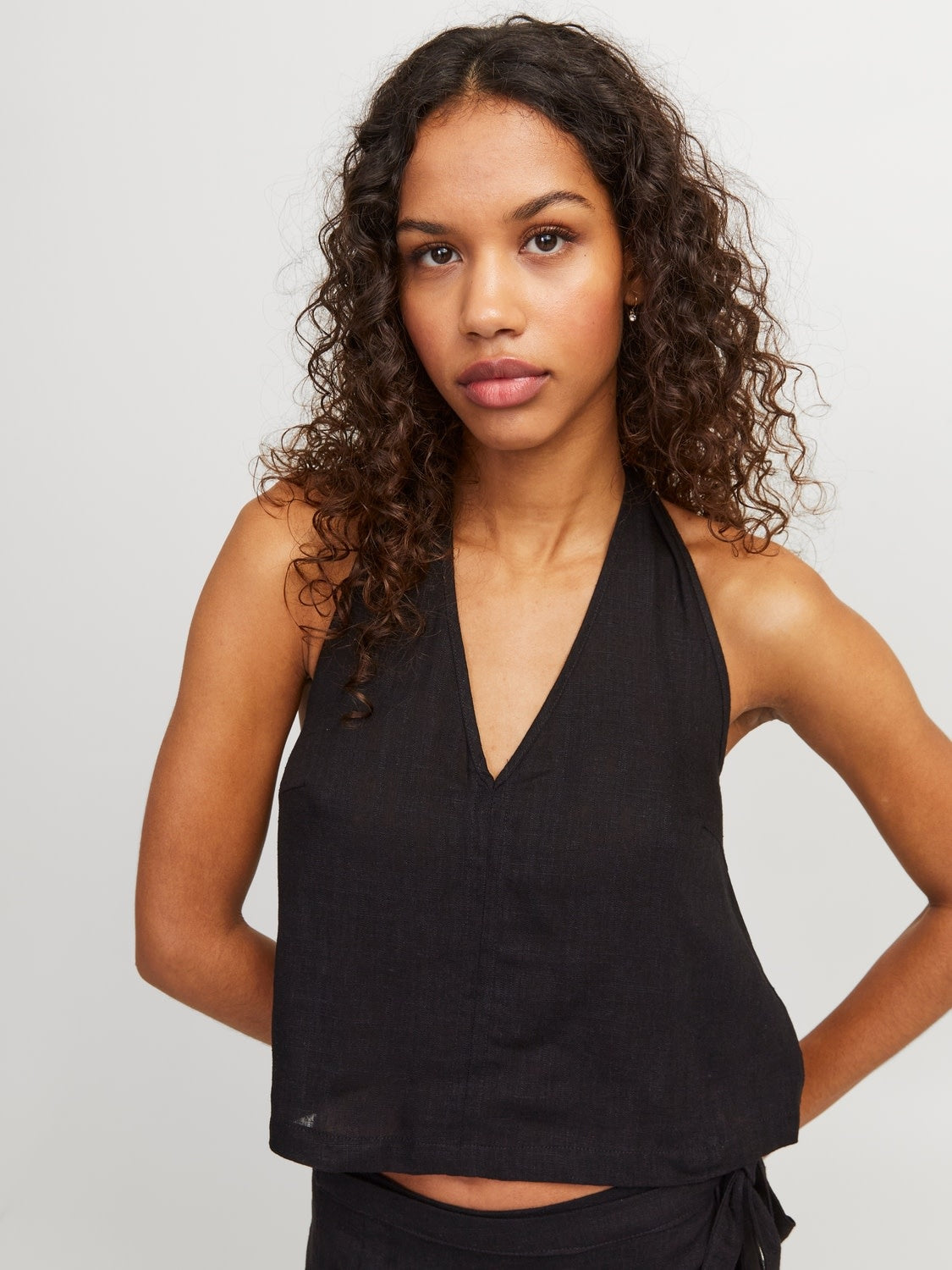 JXOCEAN LINEN BLEND HALTERNECK TOP - BLACK