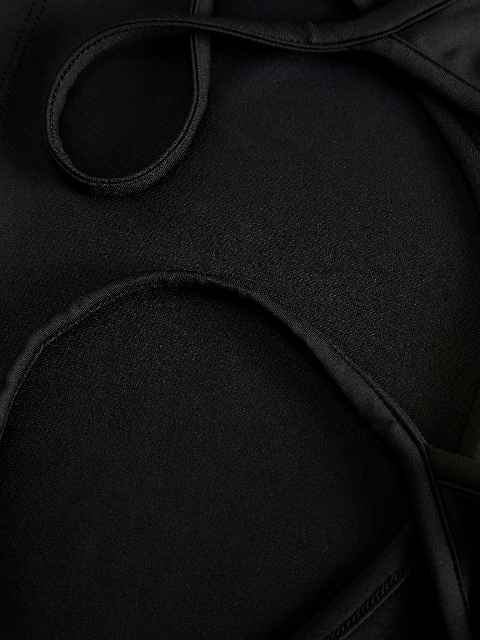 JXSAGA SINGLET TOP BLACK