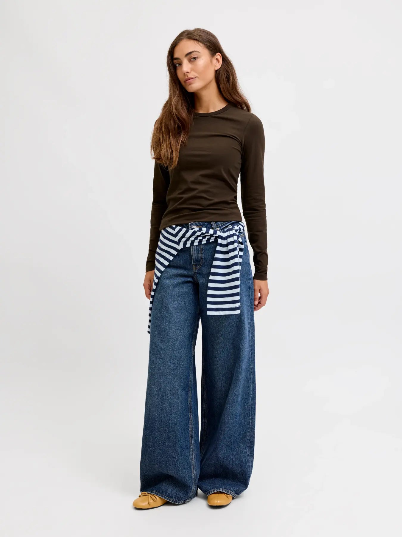 JXCELINE GIGI LS SOLID TEE - DEMITASSE