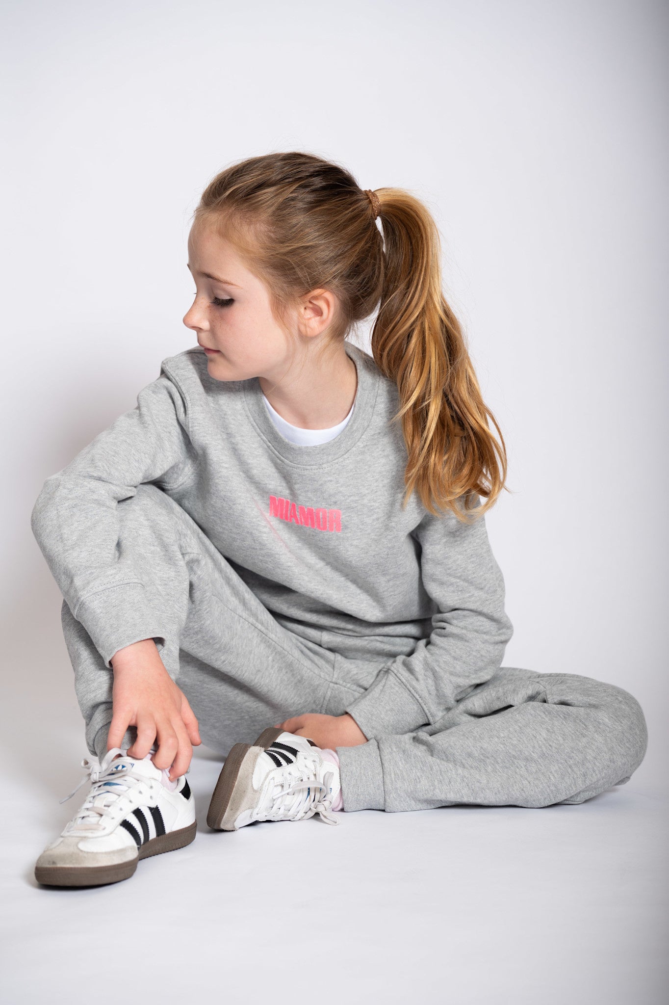 NOUVEAU - Mini Miamor Supreme, col rond, gris chiné - rose fluo